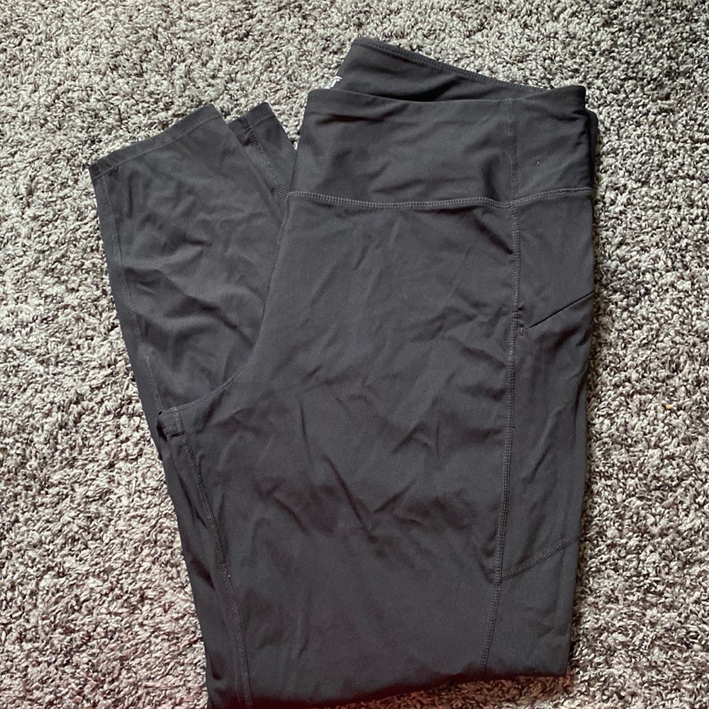 LOT 3️⃣ Avia Athletic Leggings